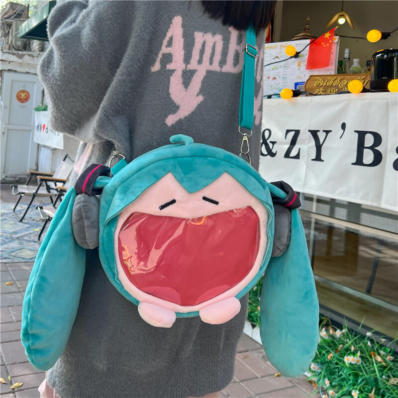 Bolsa Transversal de Pelúcia H - Anime Merchandise Bag avaliação e preço